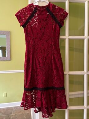 Petite Paper Dolls Burgundy Lace Midi Dress with Black Trim and Ruffle Hem